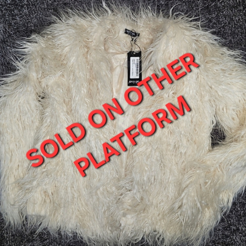 **SOLD ON OTHER PLATFORM** NWT Nasty Gal Shaggy Boxy Fur Jacket in Cream sz 2